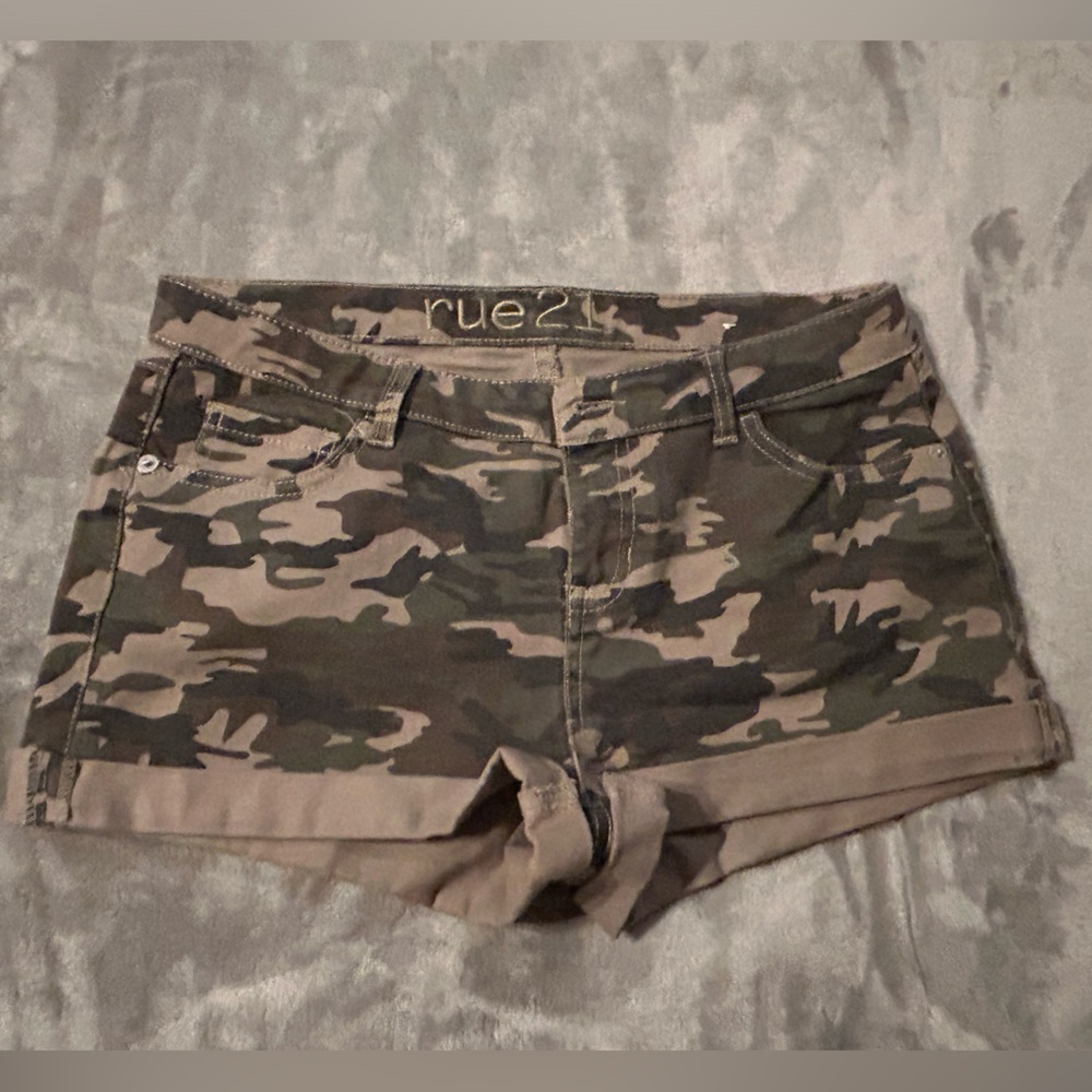 Super cute camo shorts